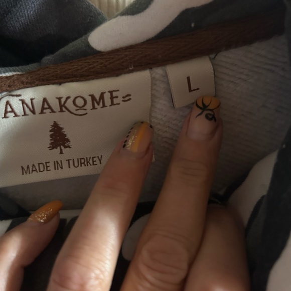 In great condition camouflage Wanakome size large sweatshirt - Picture 1 of 3